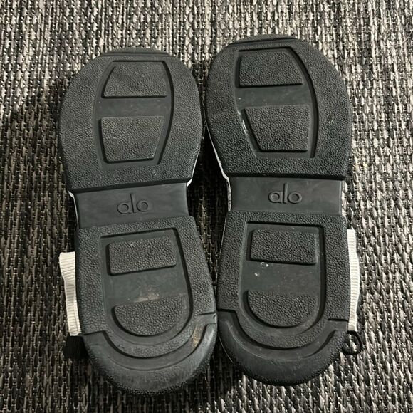 Alo yoga velocity knit sneakers - Picture 7 of 8